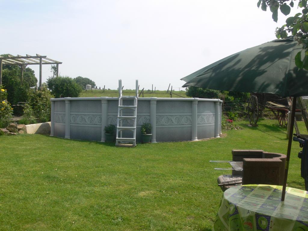Le Jardin B&B Isigny-le-Buat Exterior foto