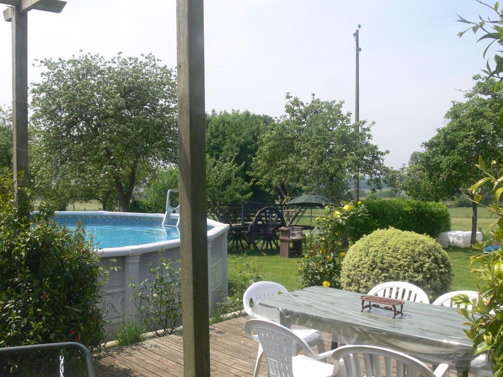 Le Jardin B&B Isigny-le-Buat Exterior foto
